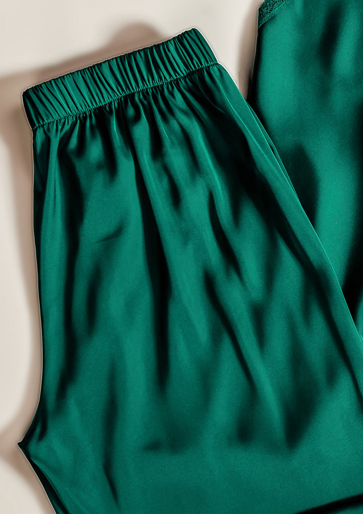 طقم بيجاما ساتان بلمسة دانتيل