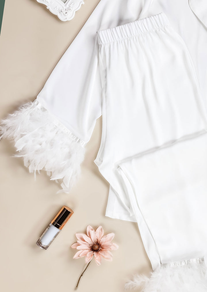 طقم بيجاما ساتان بلمسة ريش