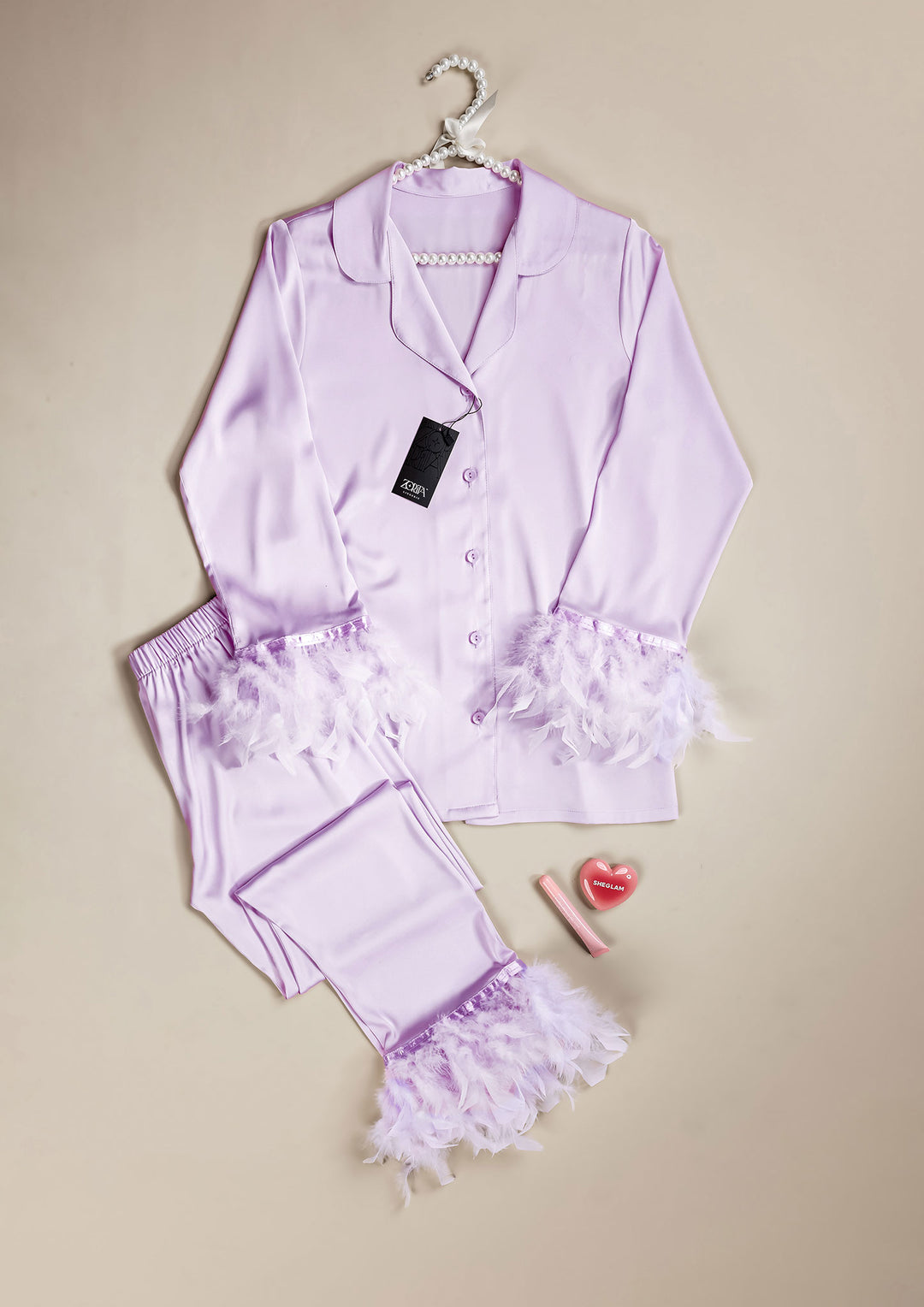 طقم بيجاما ساتان بلمسة ريش