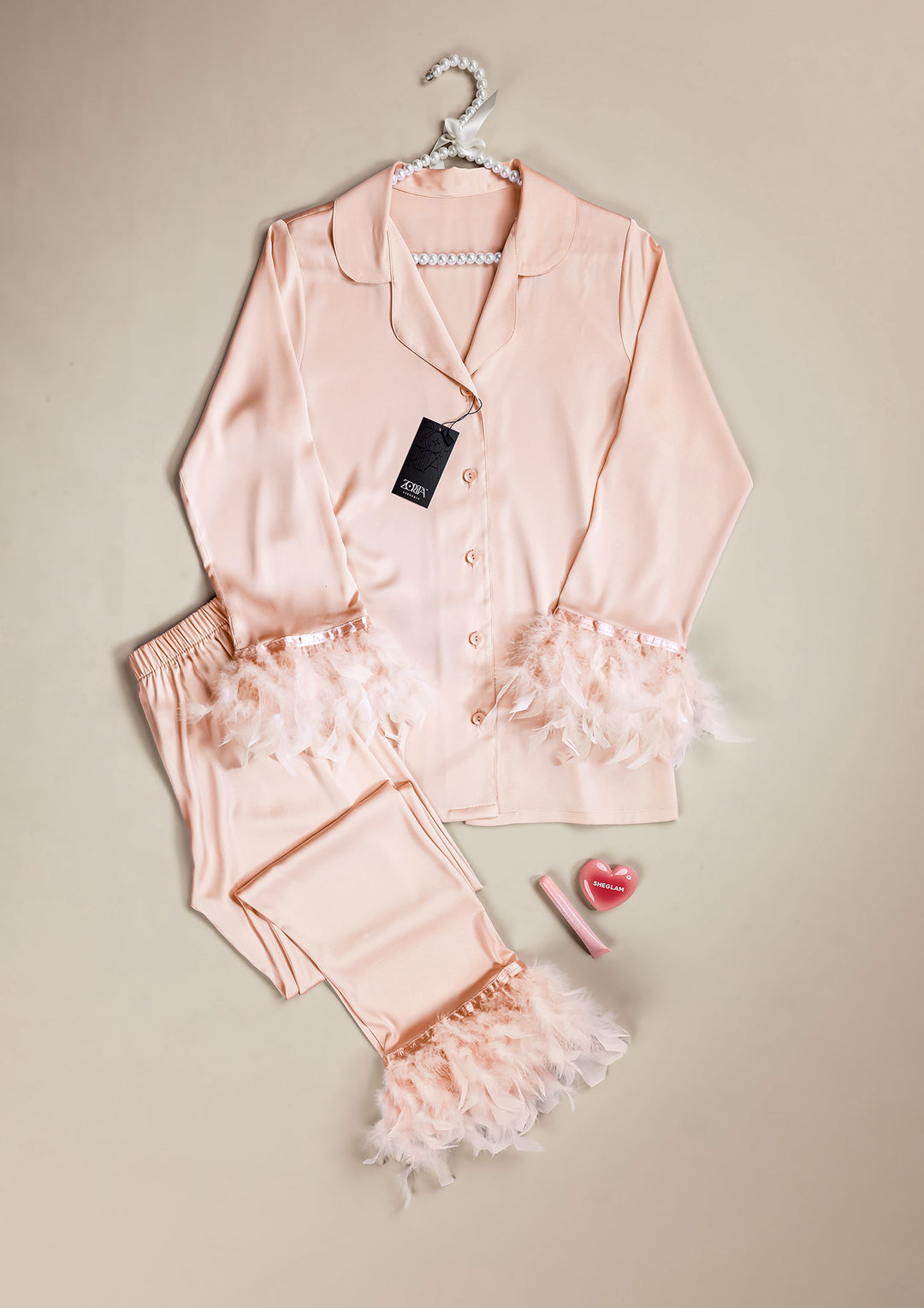 طقم بيجاما ساتان بلمسة ريش