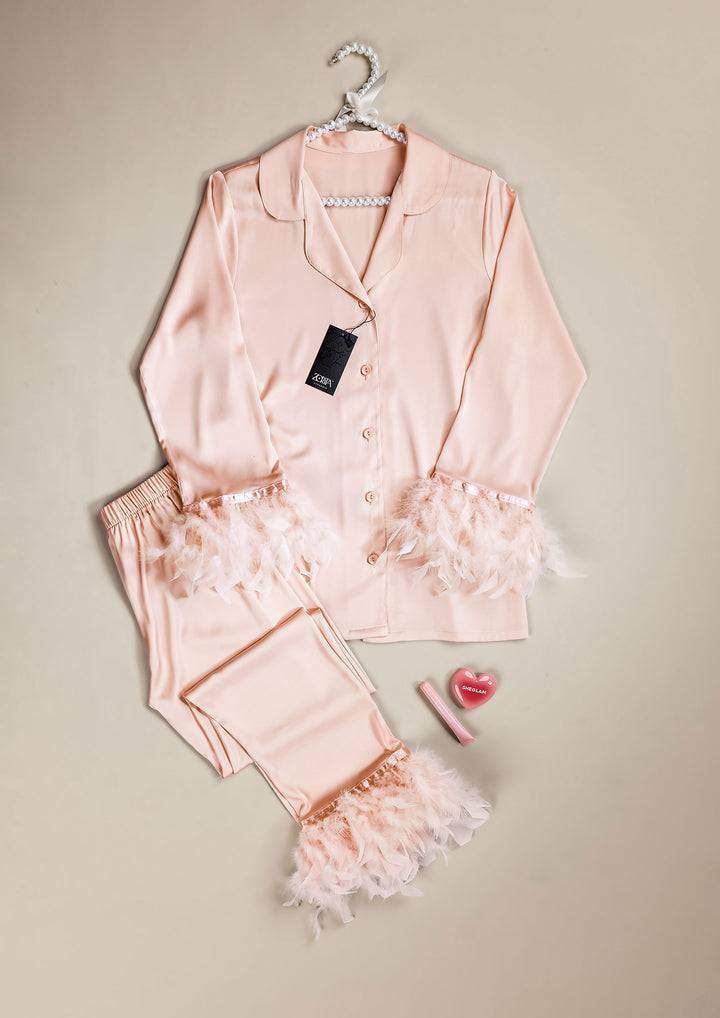 طقم بيجاما ساتان بلمسة ريش