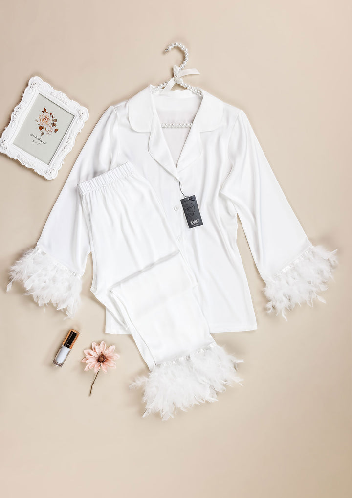 طقم بيجاما ساتان بلمسة ريش