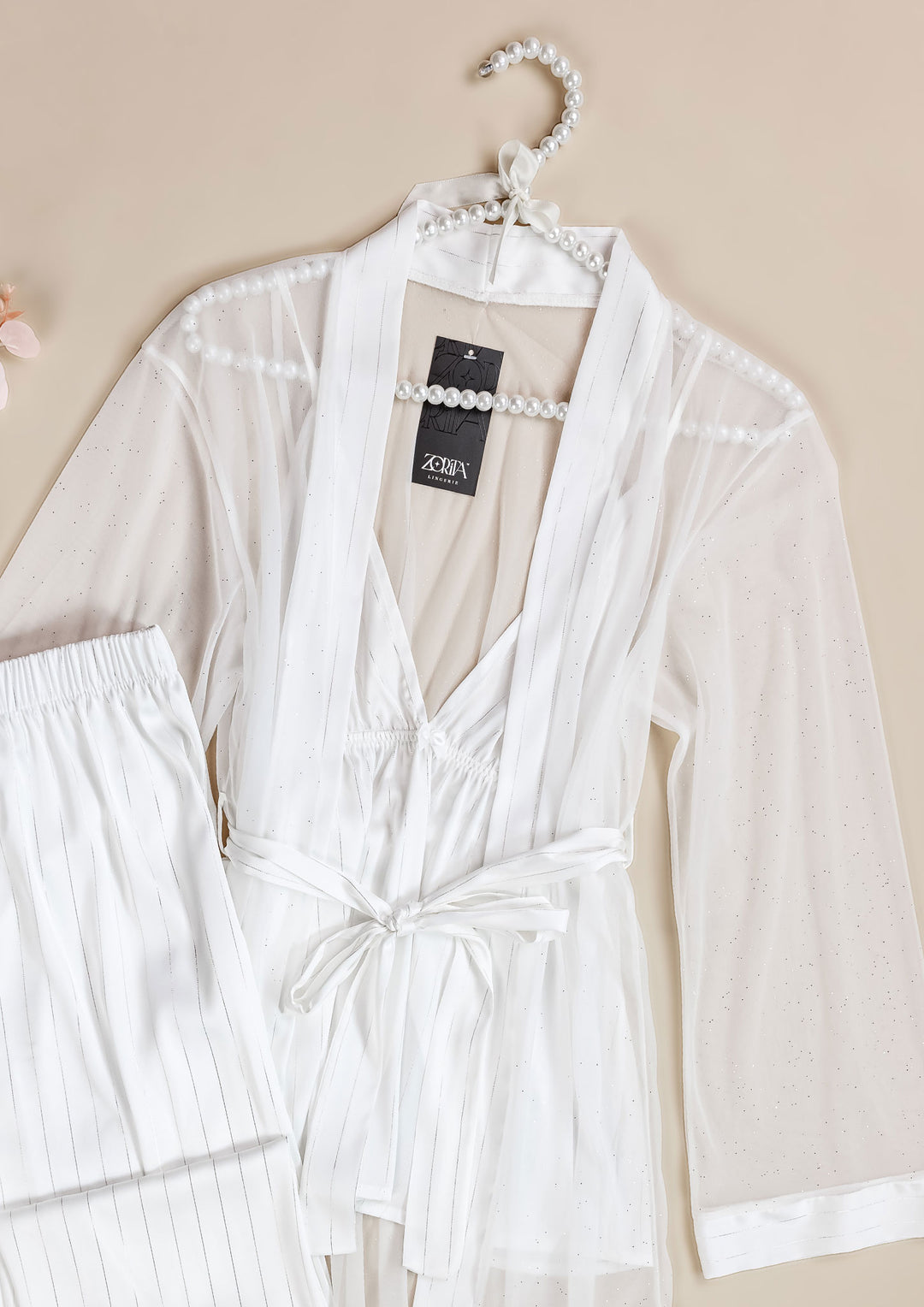 طقم بيجاما ساتان بحواف دانتيل