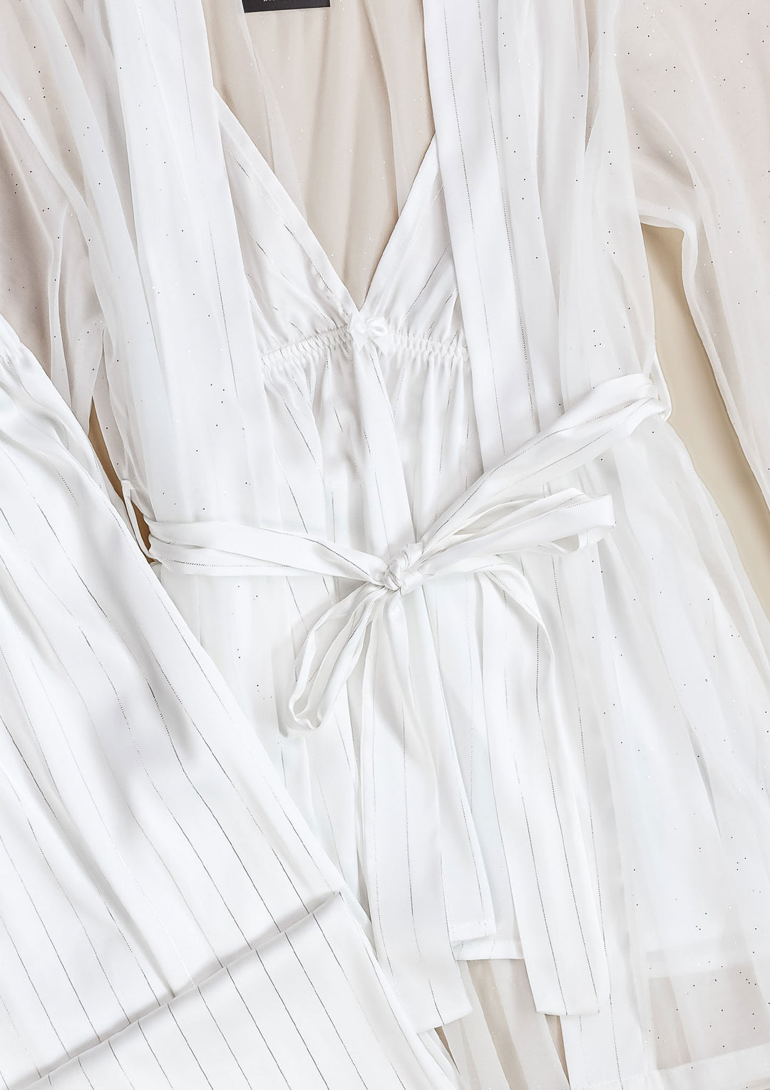 طقم بيجاما ساتان بحواف دانتيل