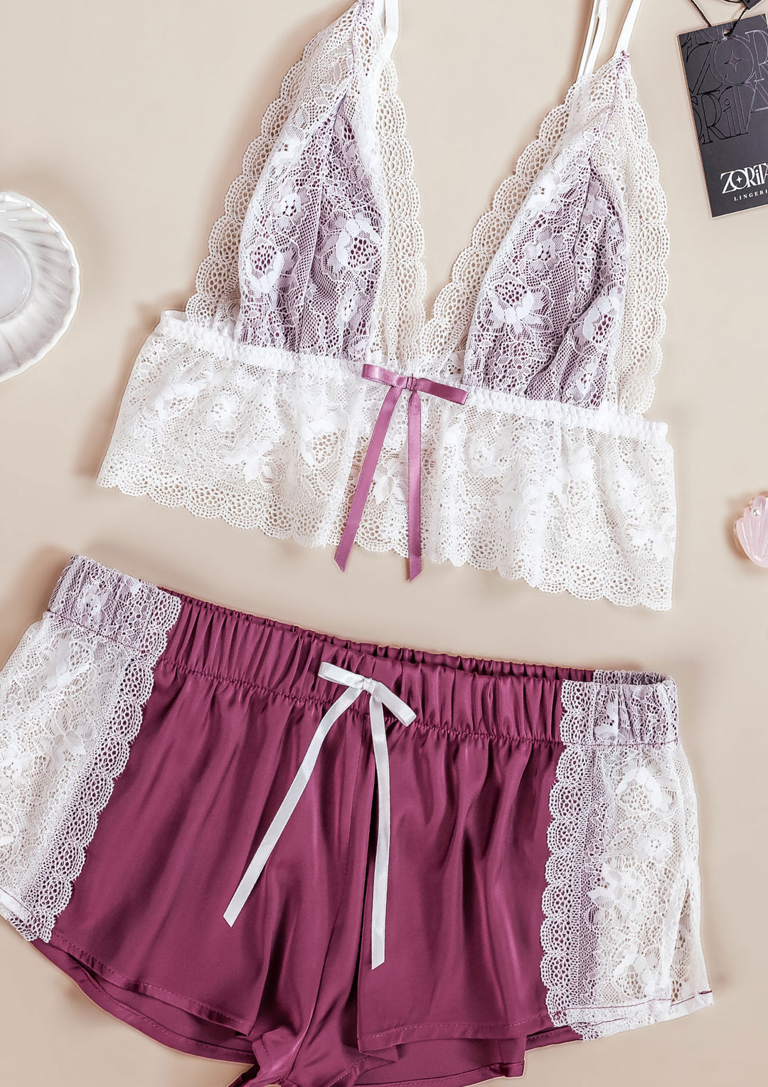 شورت ساتان بلمسة دانتيل أنيقة