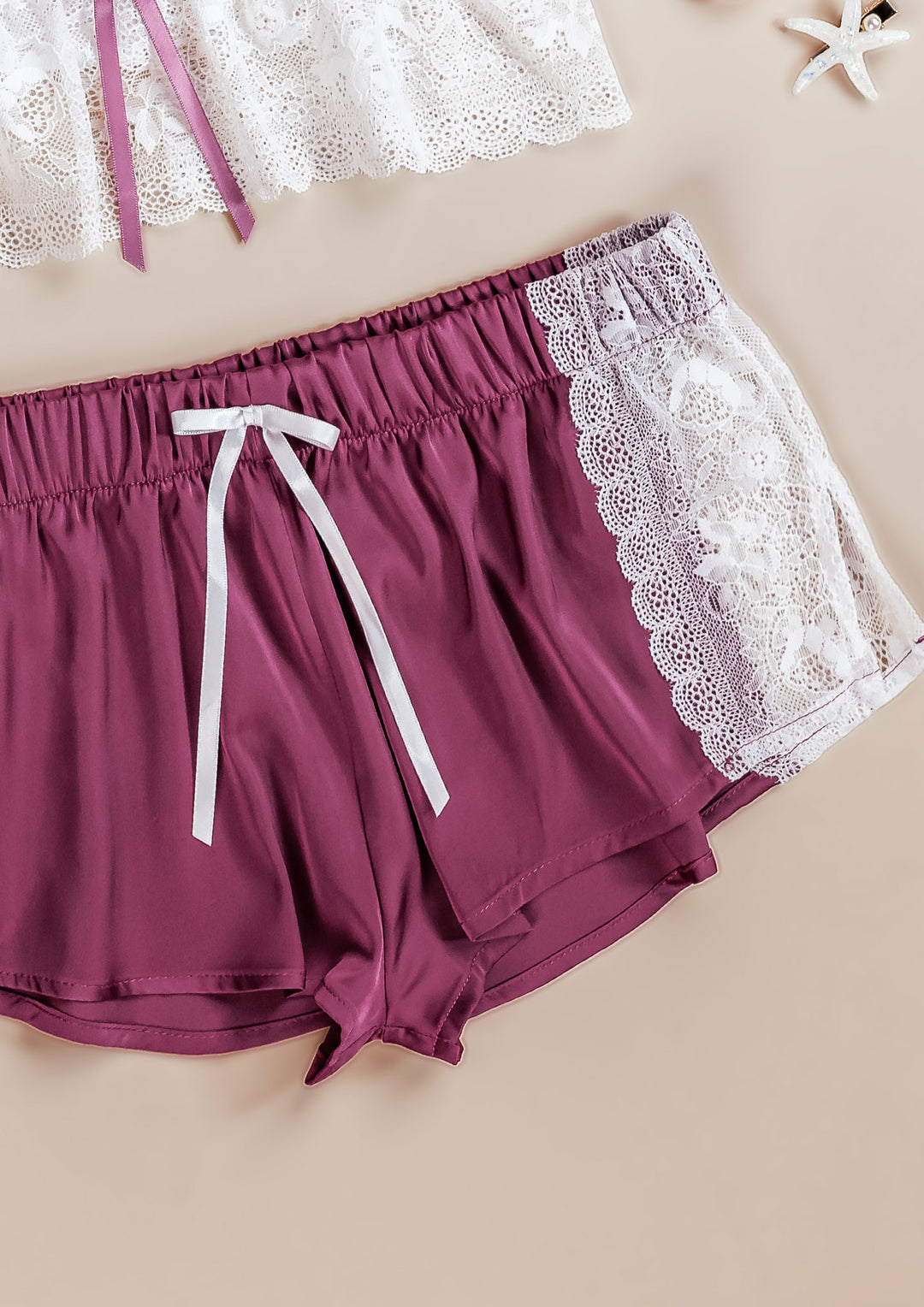 شورت ساتان بلمسة دانتيل أنيقة