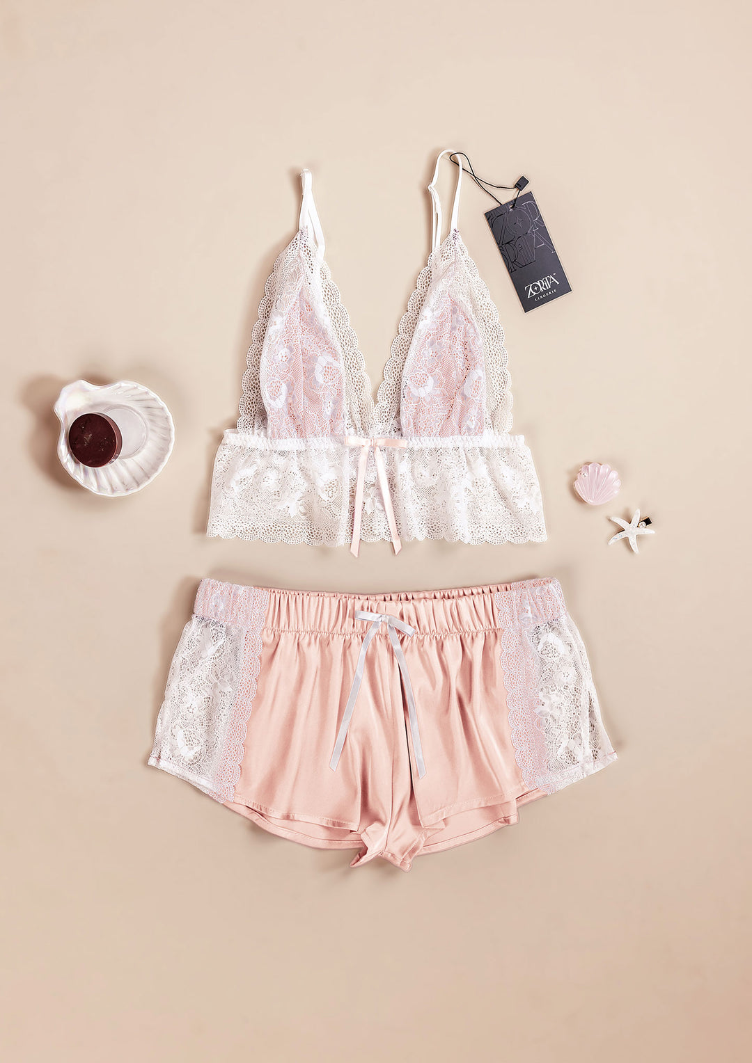 شورت ساتان بلمسة دانتيل أنيقة