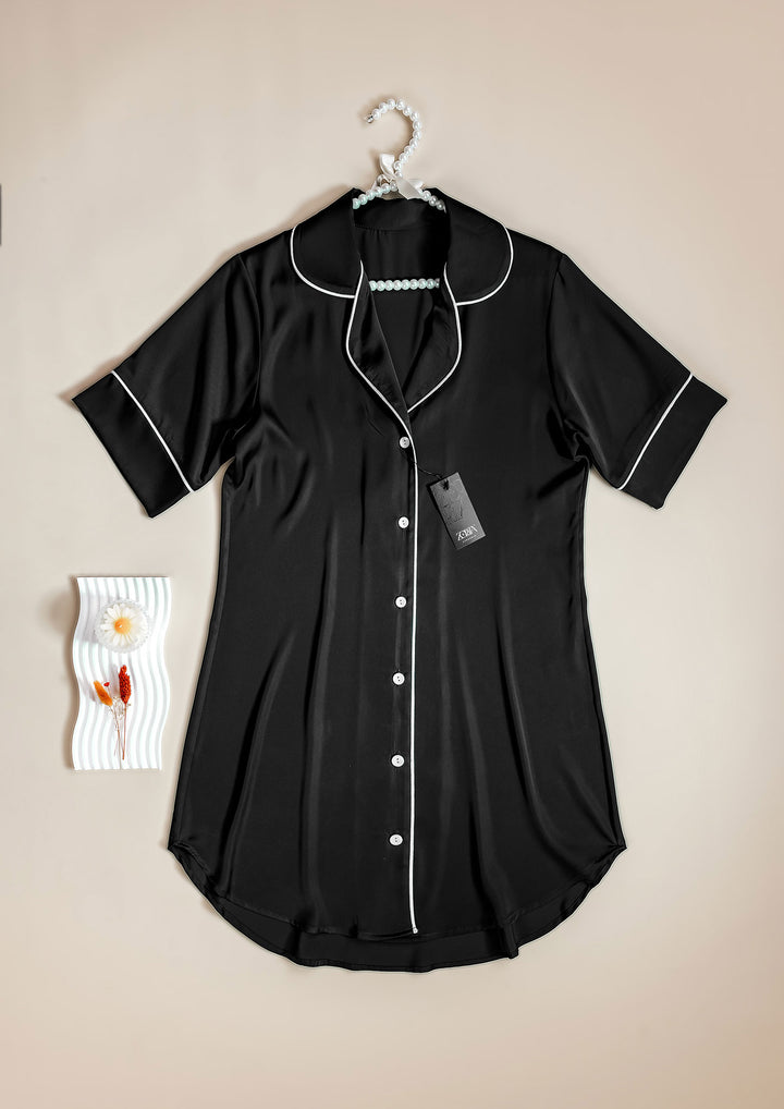 قميص ساتان بأزرار أمامية