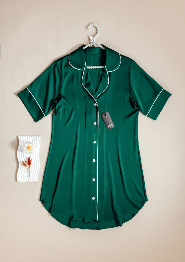 قميص ساتان بأزرار أمامية