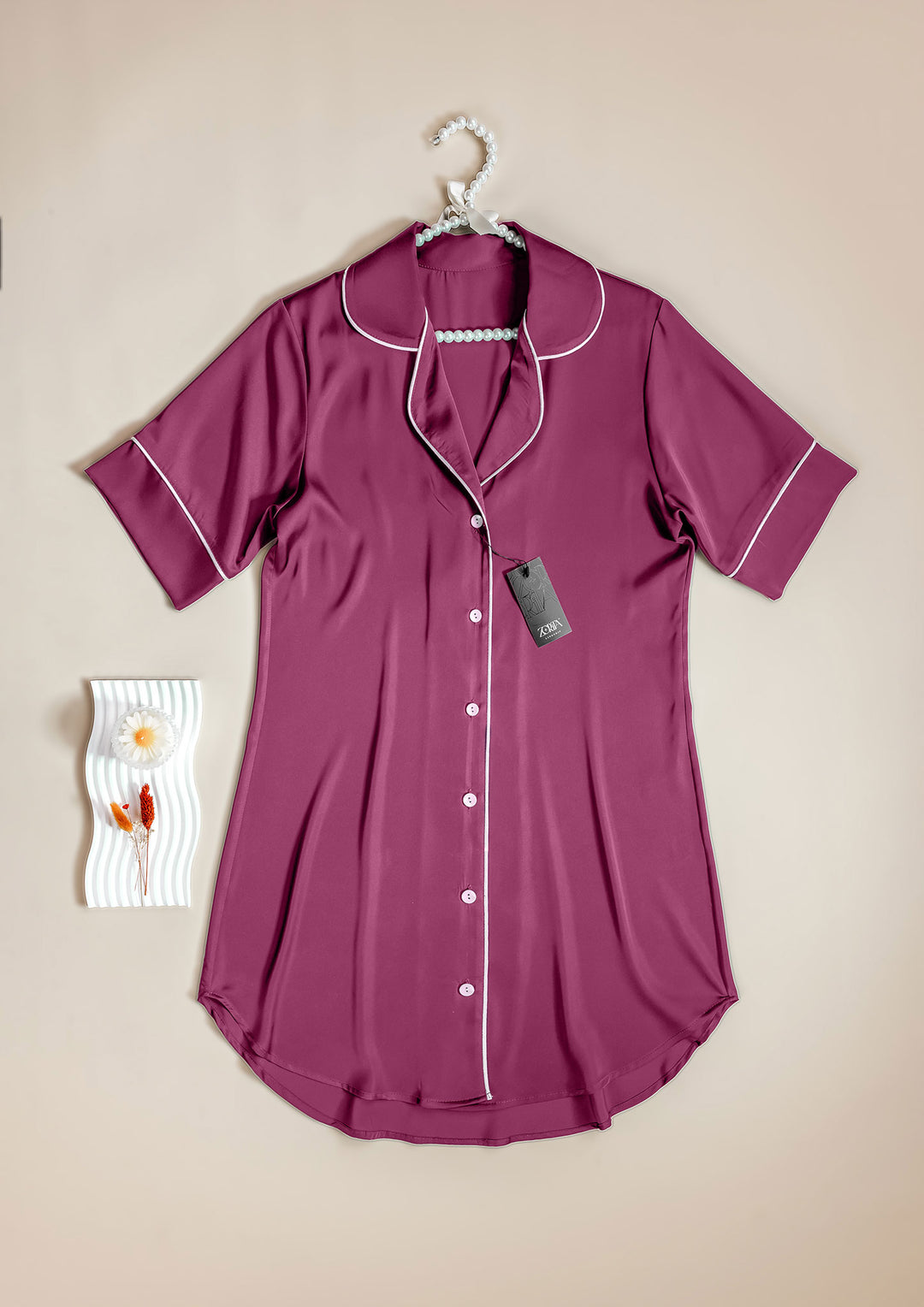 قميص ساتان بأزرار أمامية