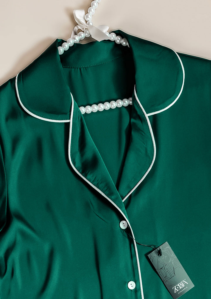 قميص ساتان بأزرار أمامية