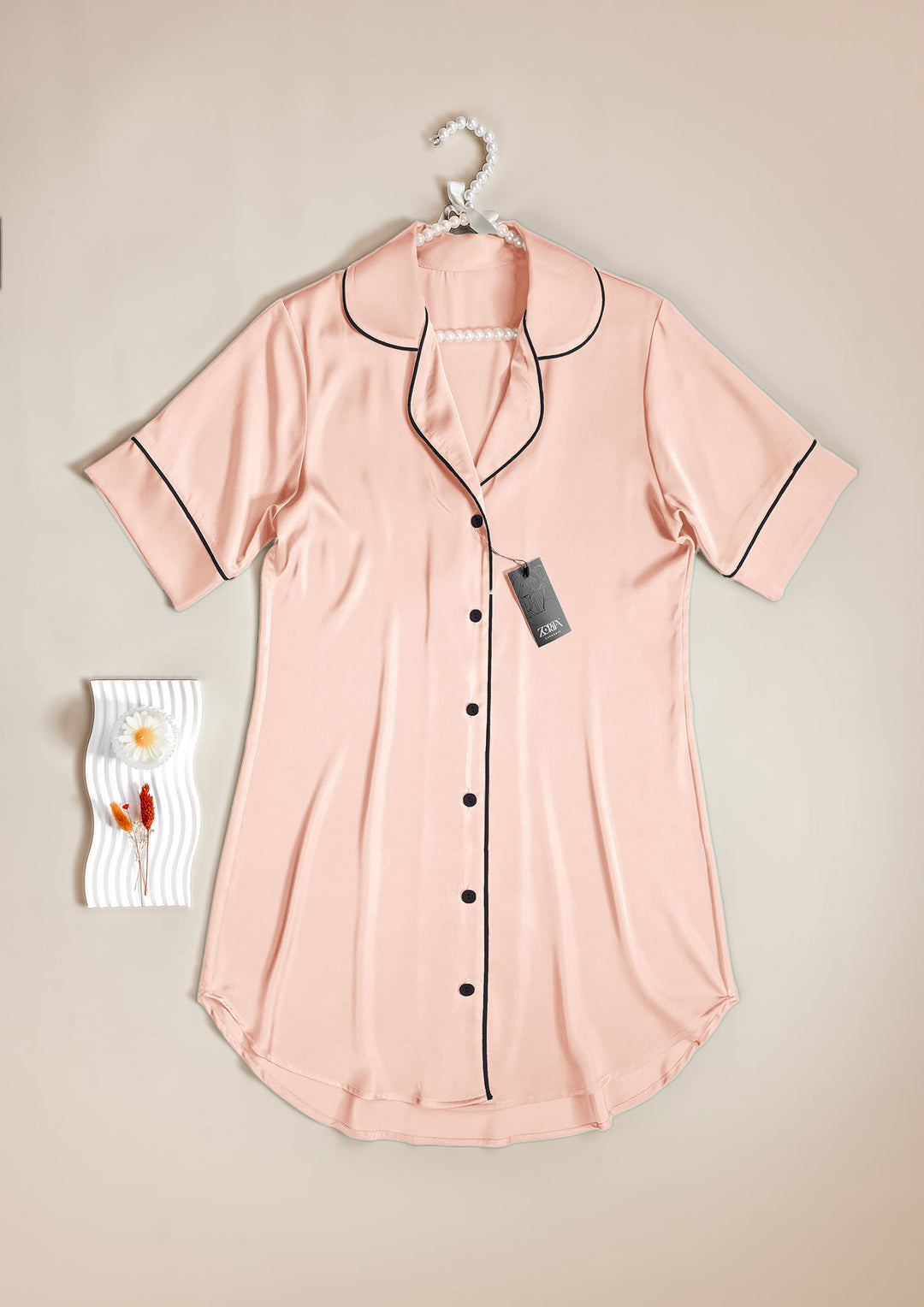 قميص ساتان بأزرار أمامية