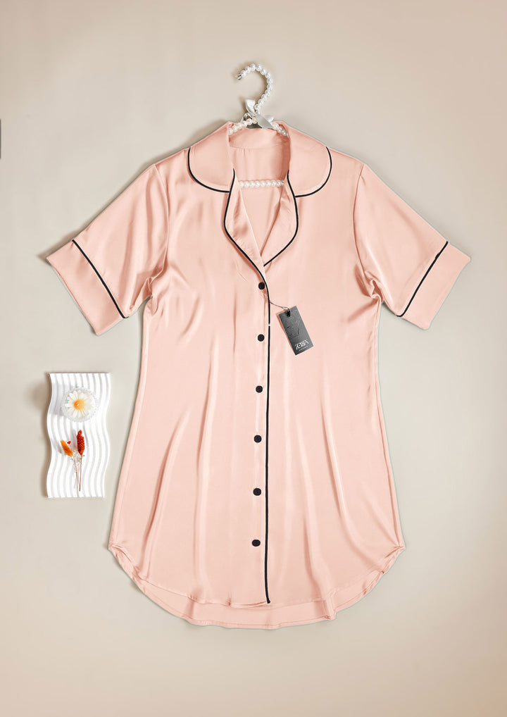 قميص ساتان بأزرار أمامية