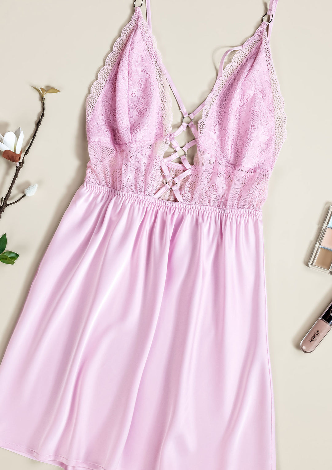 بيبي دول ساتان بحواف دانتيل