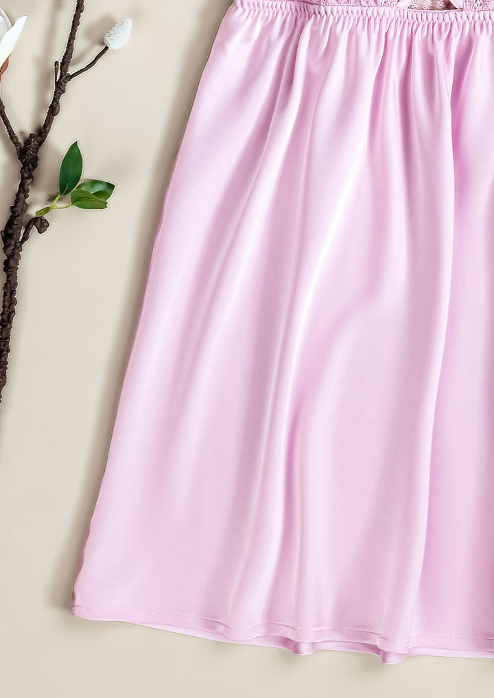 بيبي دول ساتان بحواف دانتيل