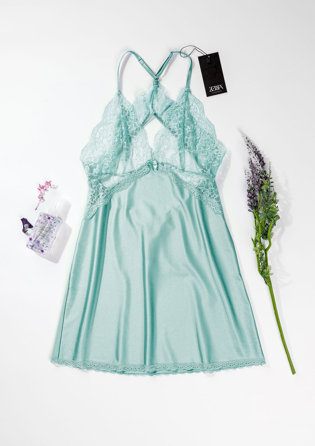 قميص نوم ساتان بلمسة دانتيل