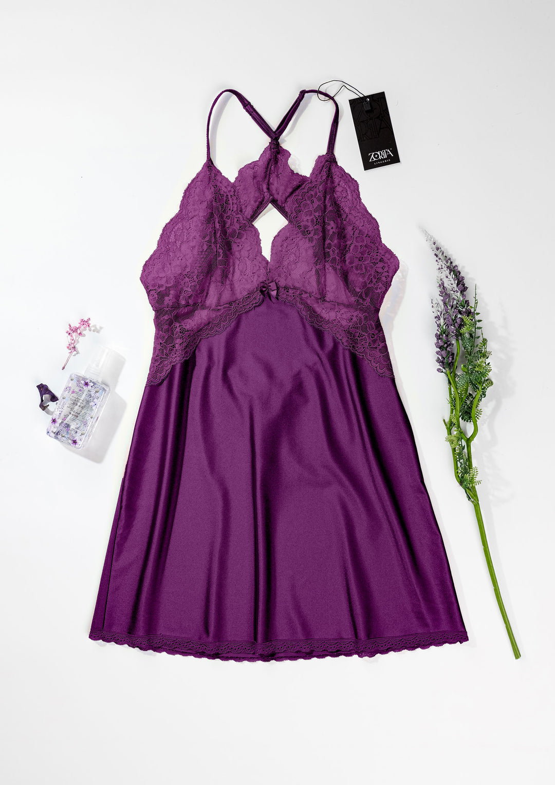 قميص نوم ساتان بلمسة دانتيل