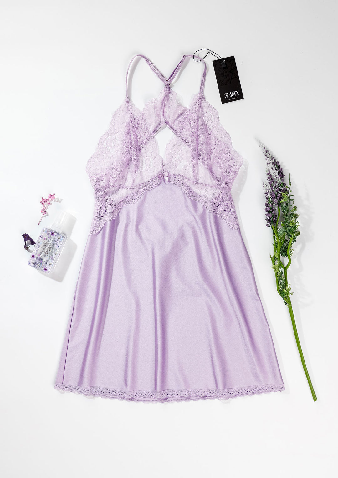 قميص نوم ساتان بلمسة دانتيل