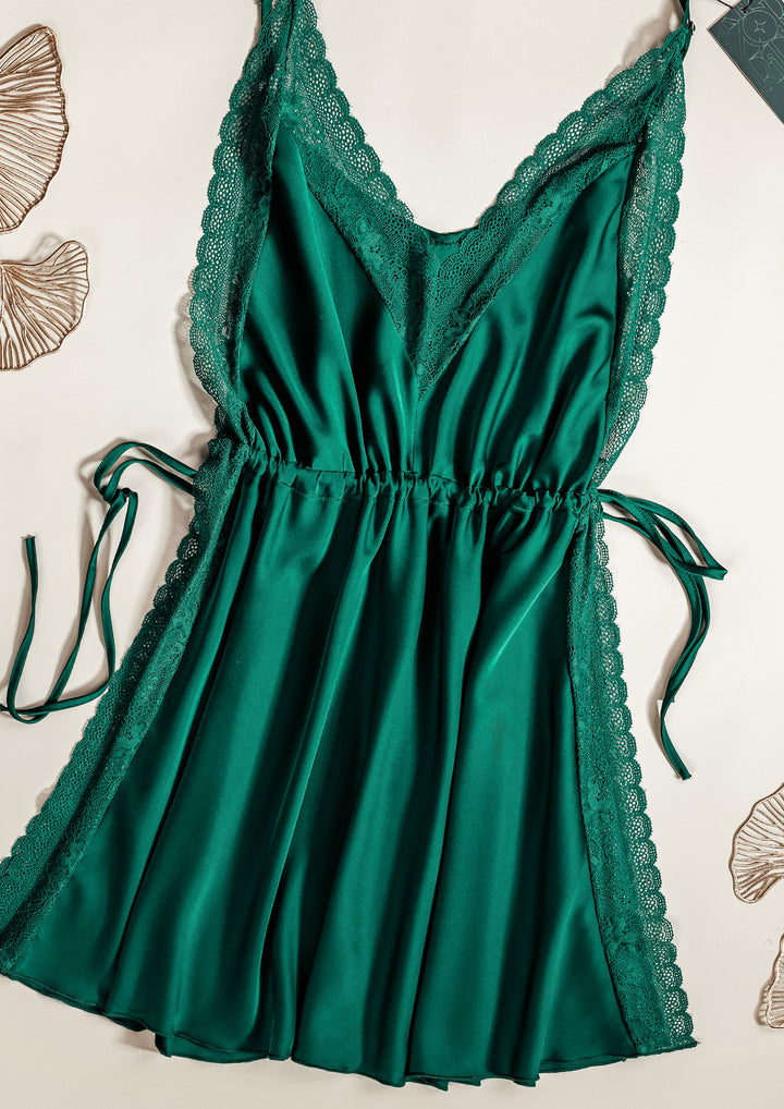 بيبي دول ساتان بحواف دانتيل