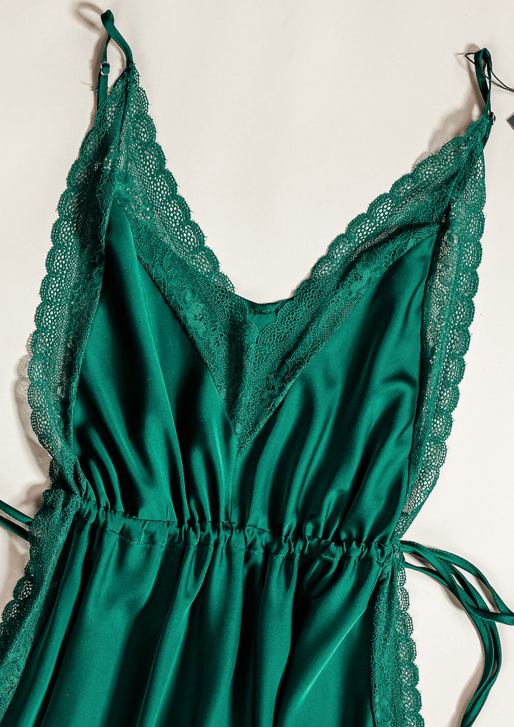 بيبي دول ساتان بحواف دانتيل