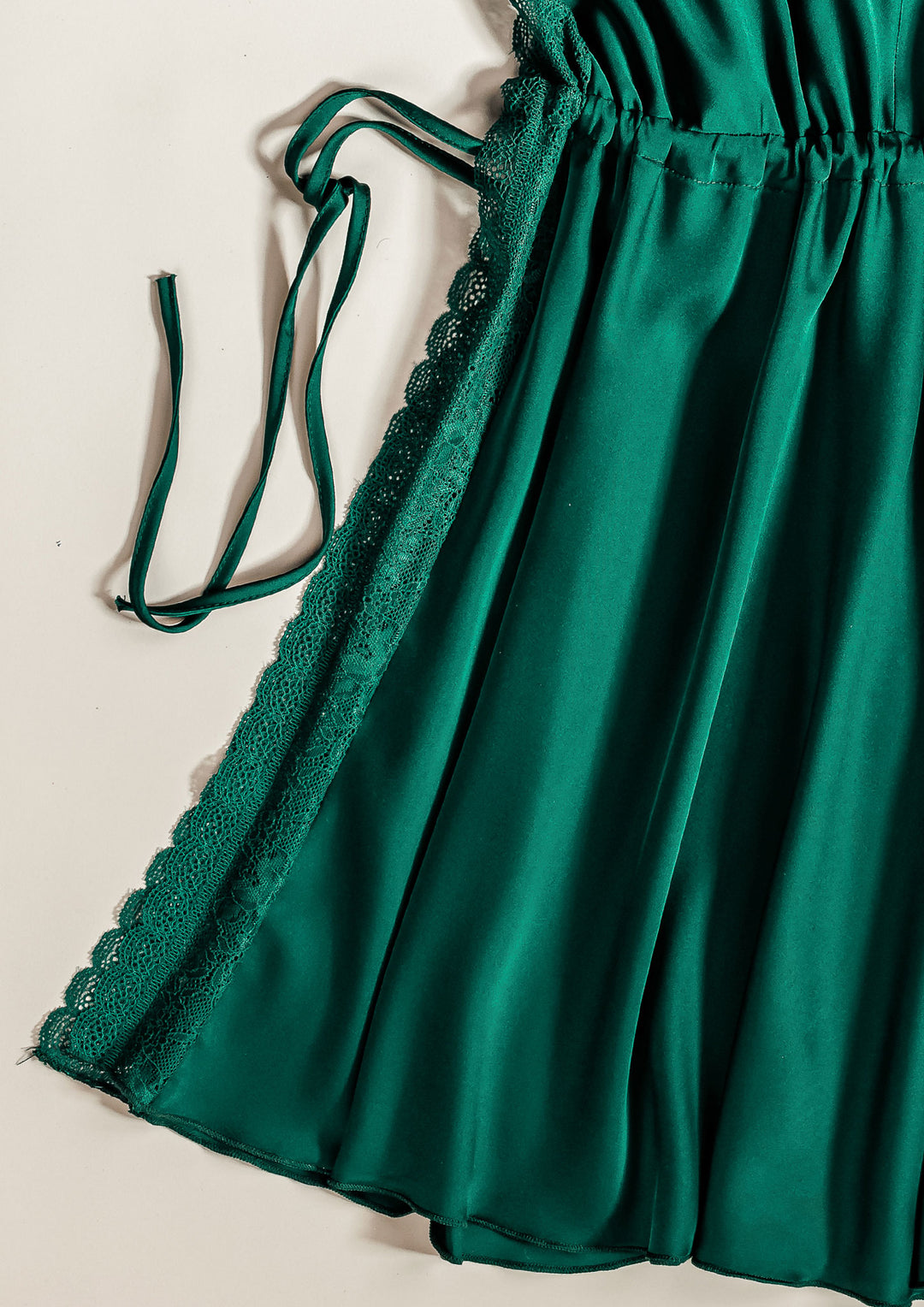 بيبي دول ساتان بحواف دانتيل