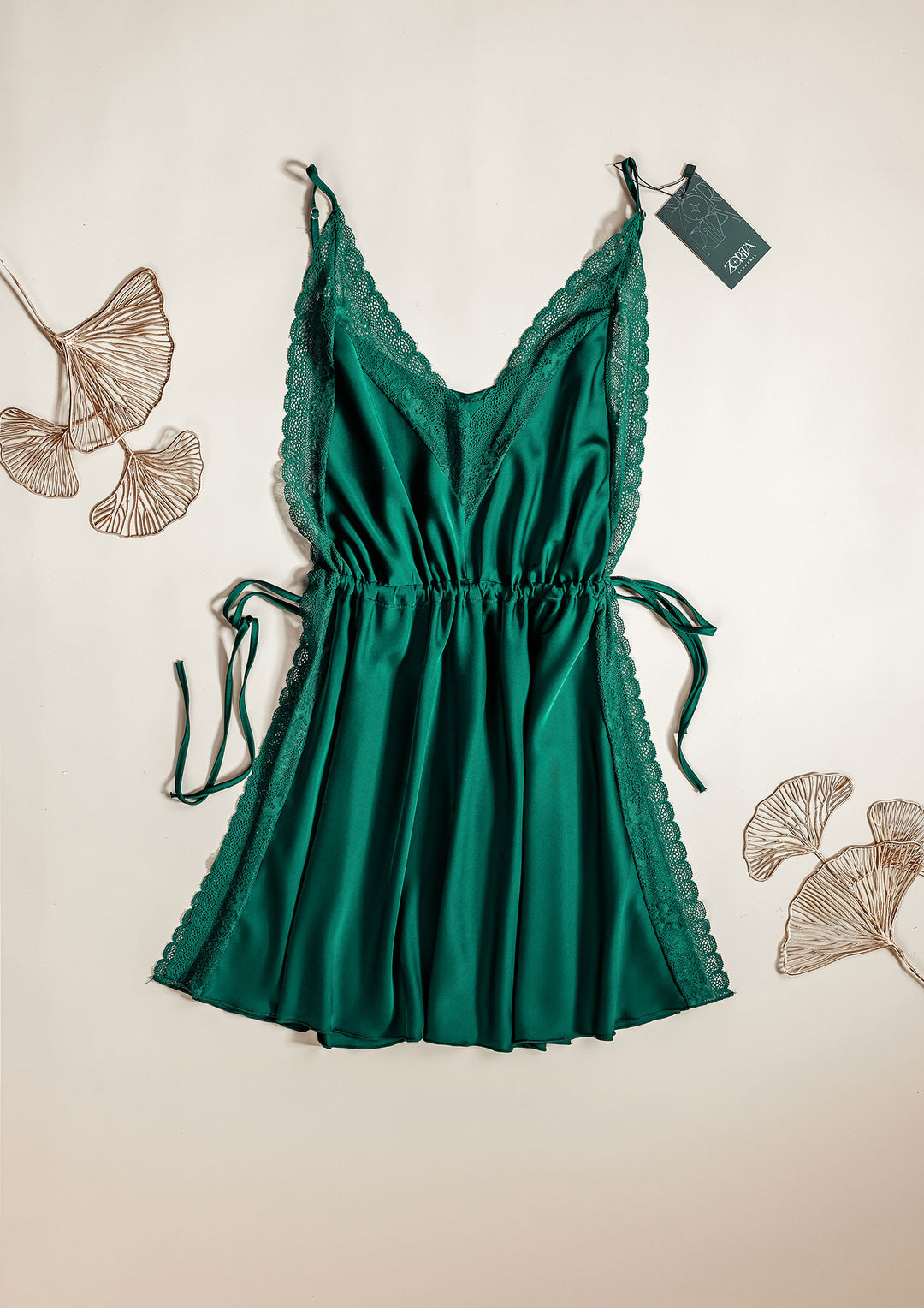 بيبي دول ساتان بحواف دانتيل