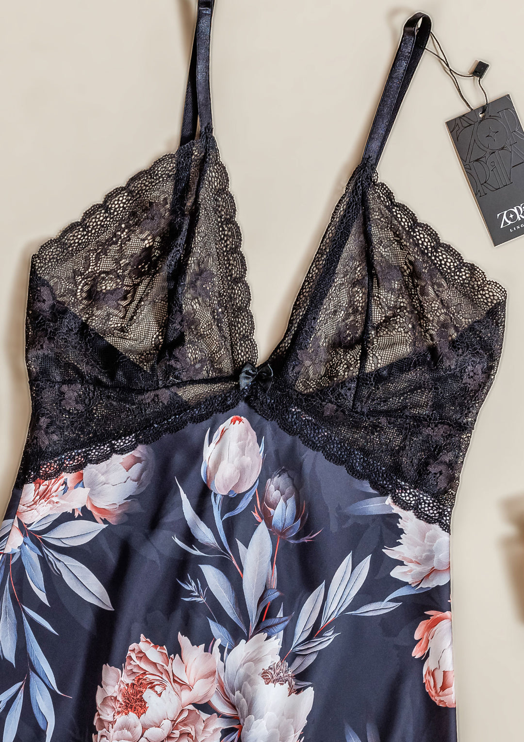 قميص نوم ساتان بحواف دانتيل