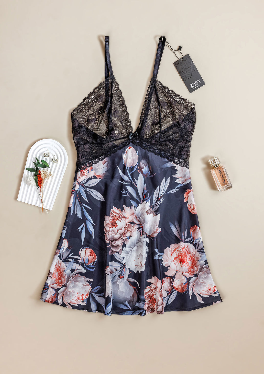 قميص نوم ساتان بحواف دانتيل