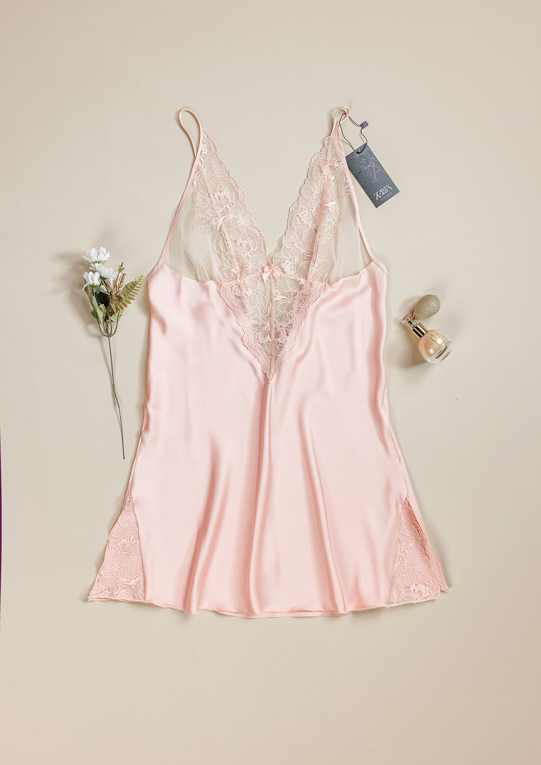 قميص نوم بيبي دول ساتان بلمسة دانتيل