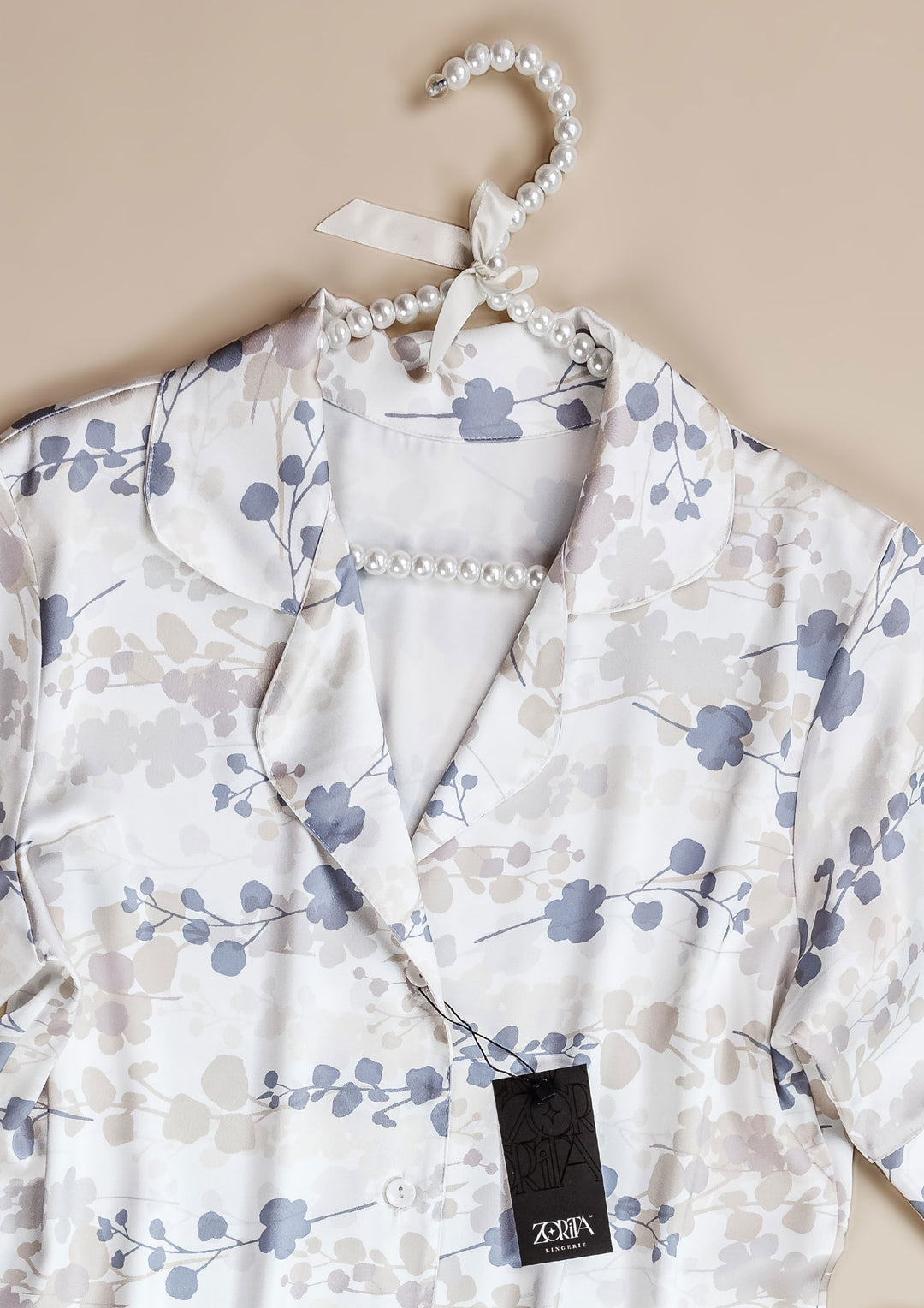 قميص ساتان بأزرار أمامية