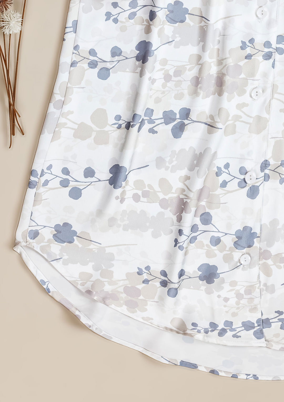 قميص ساتان بأزرار أمامية