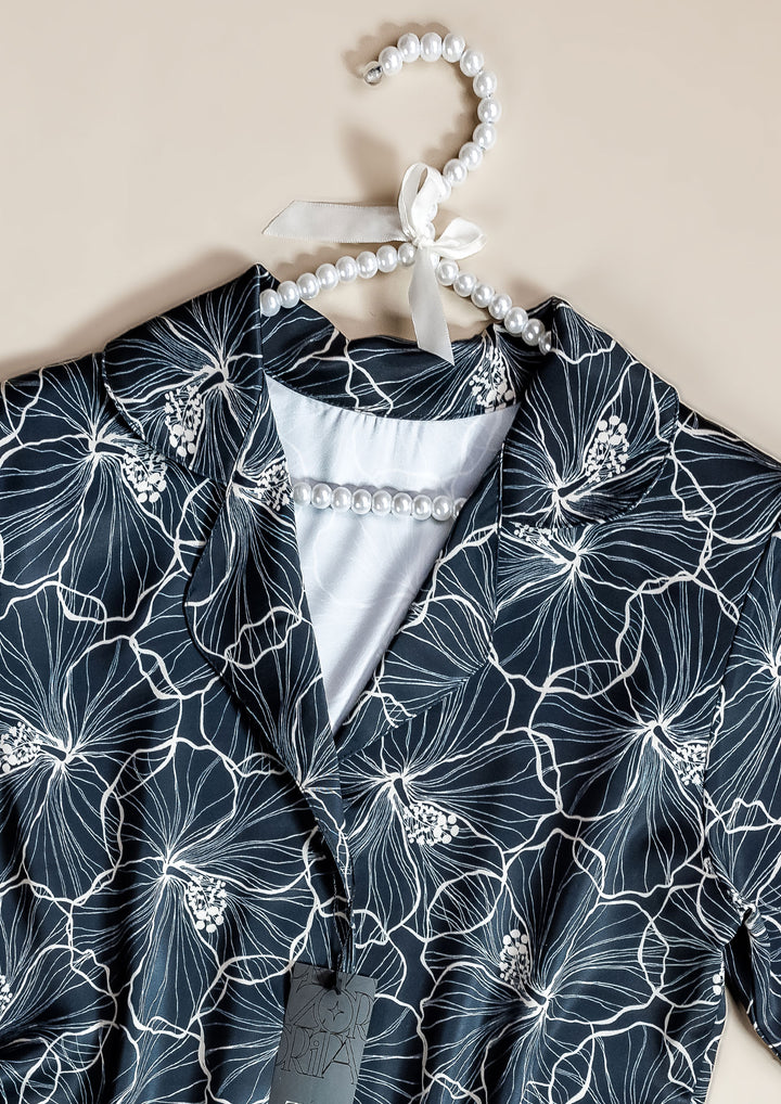 قميص ساتان بأزرار أمامية