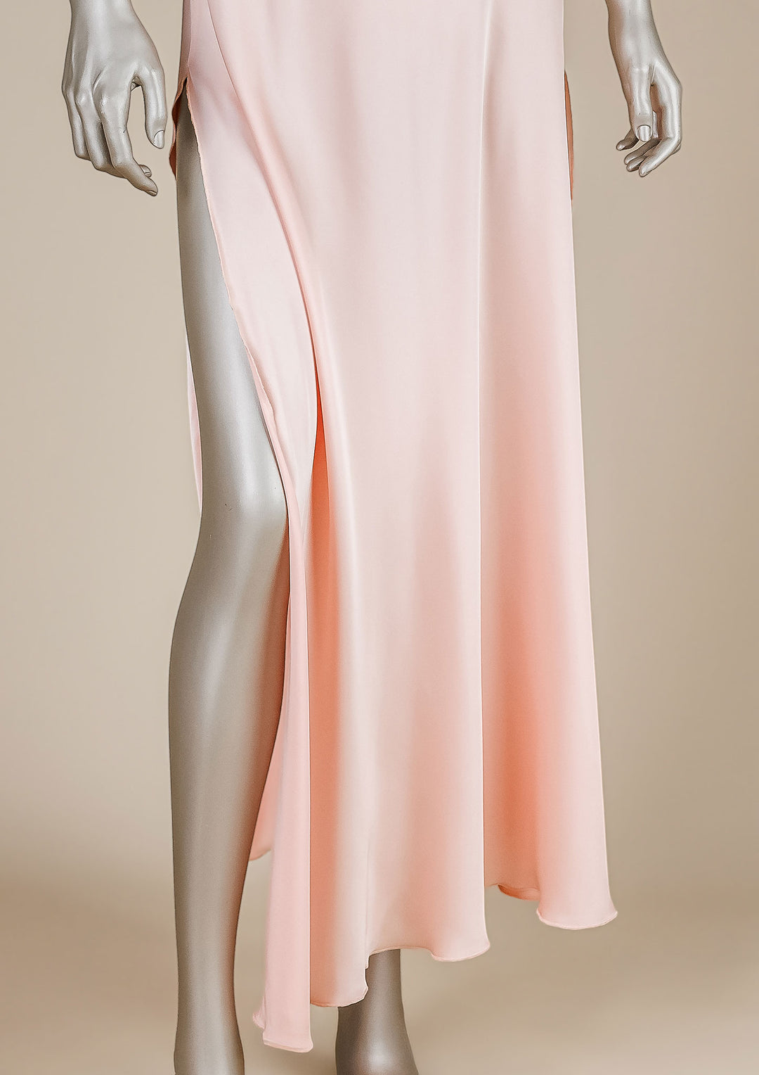 فستان ساتان بحواف دانتيل