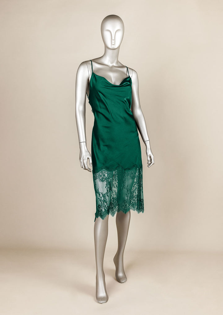 فستان ساتان بحواف دانتيل