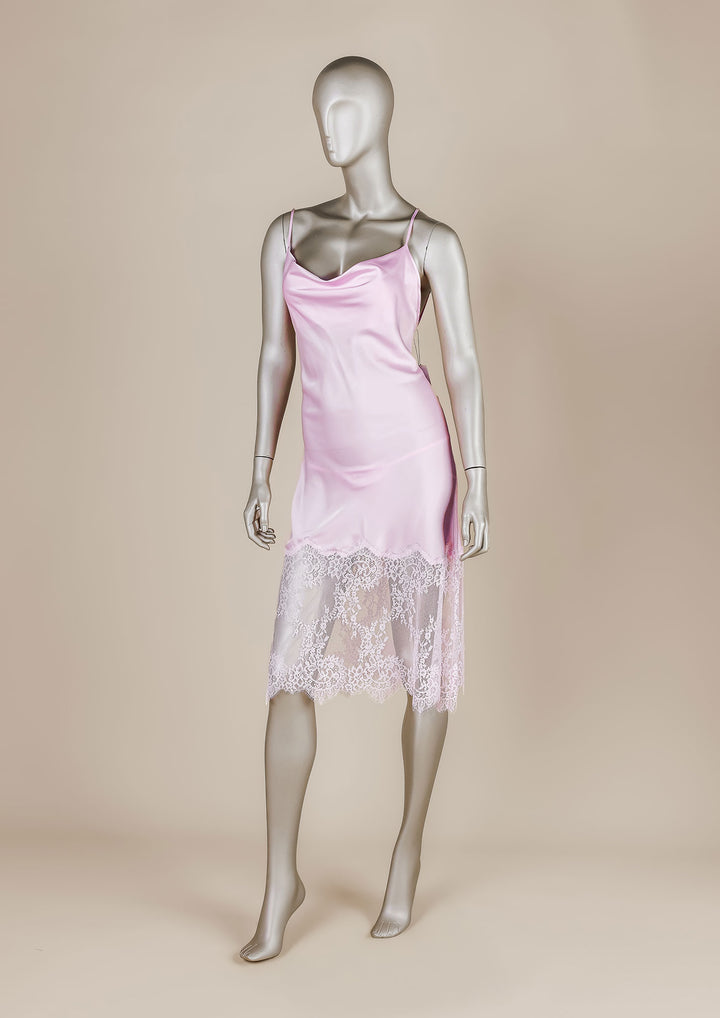 فستان ساتان بحواف دانتيل