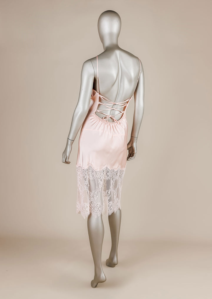 فستان ساتان بحواف دانتيل