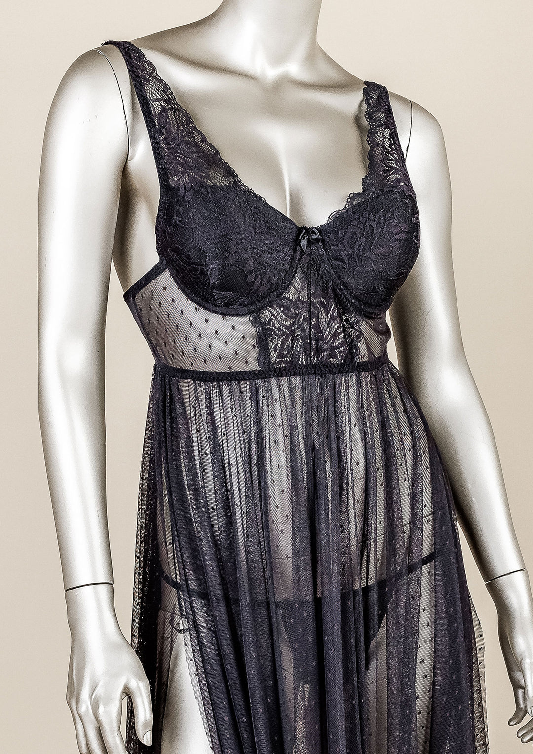 فستان شبكي بحواف دانتيل