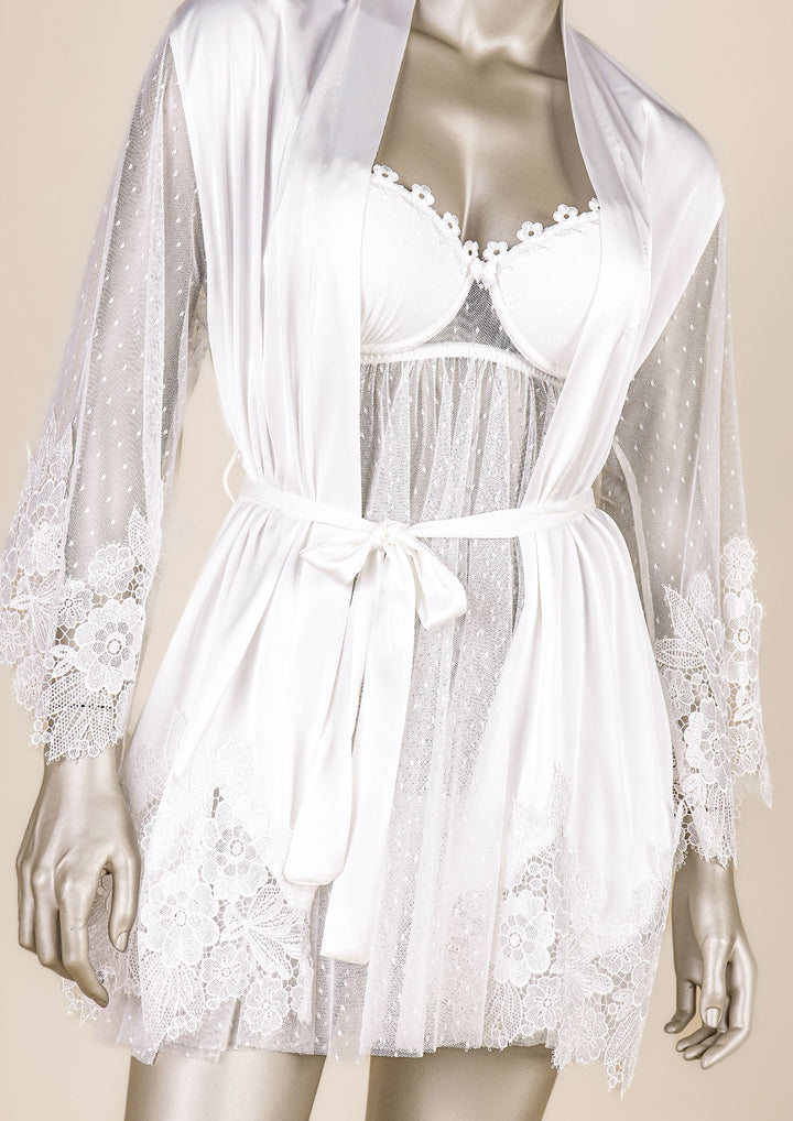 طقم لانجري عرائسي بلمسة دانتيل