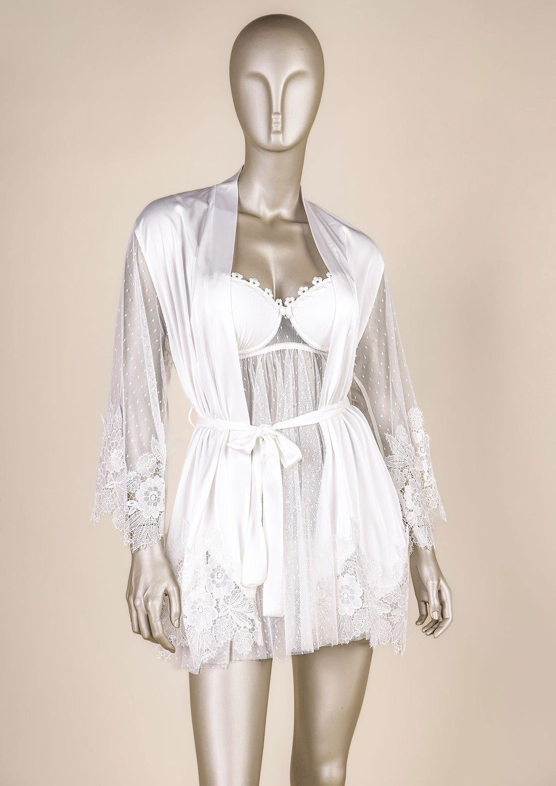 طقم لانجري عرائسي بلمسة دانتيل