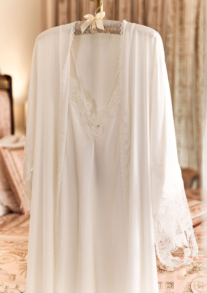 طقم روب و بيبي دول ساتان للعروس