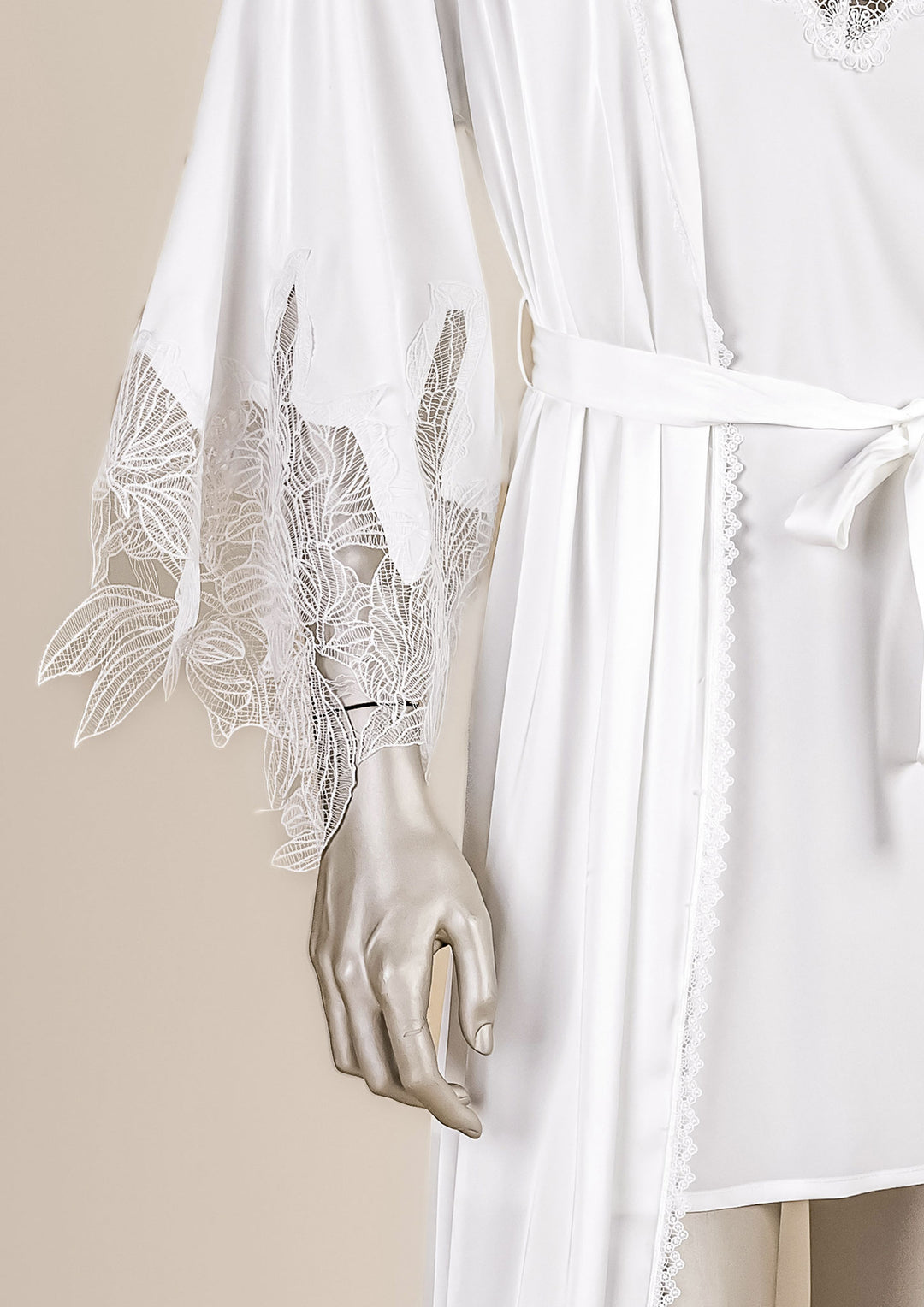 طقم روب و بيبي دول ساتان للعروس