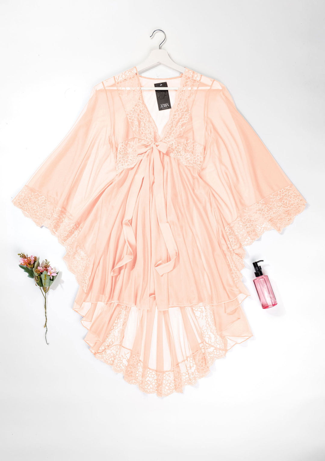 روب دانتيل بلمسة حريرية