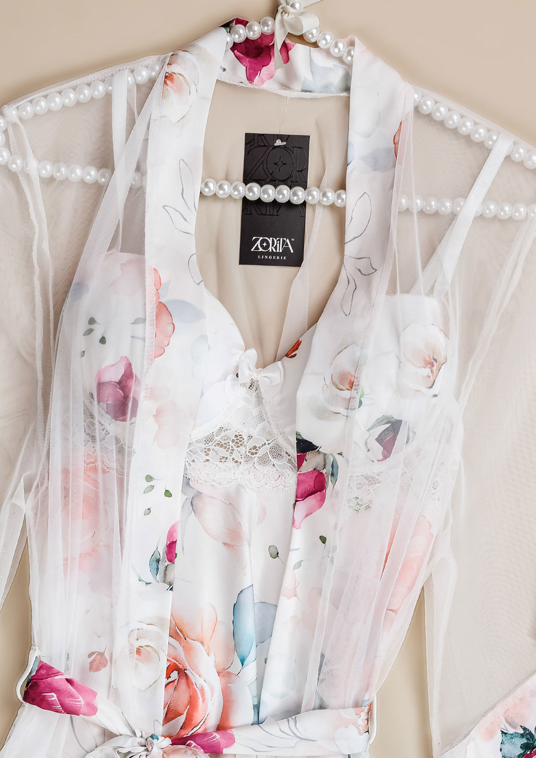 روب ساتان مزين بالورود