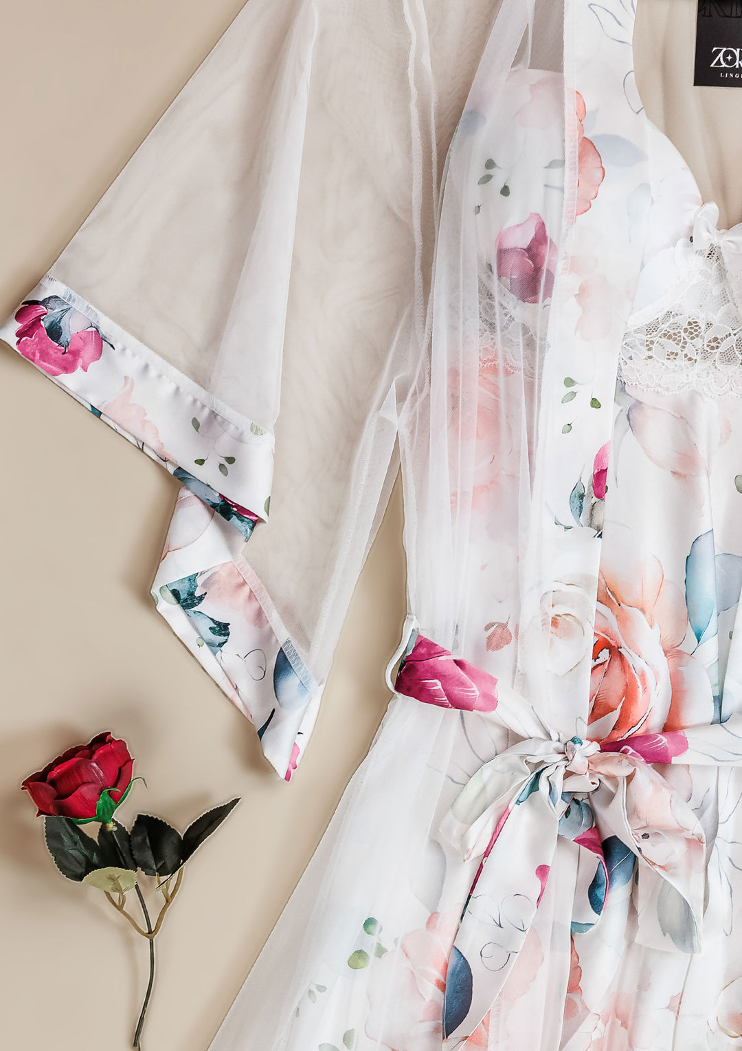 روب ساتان مزين بالورود