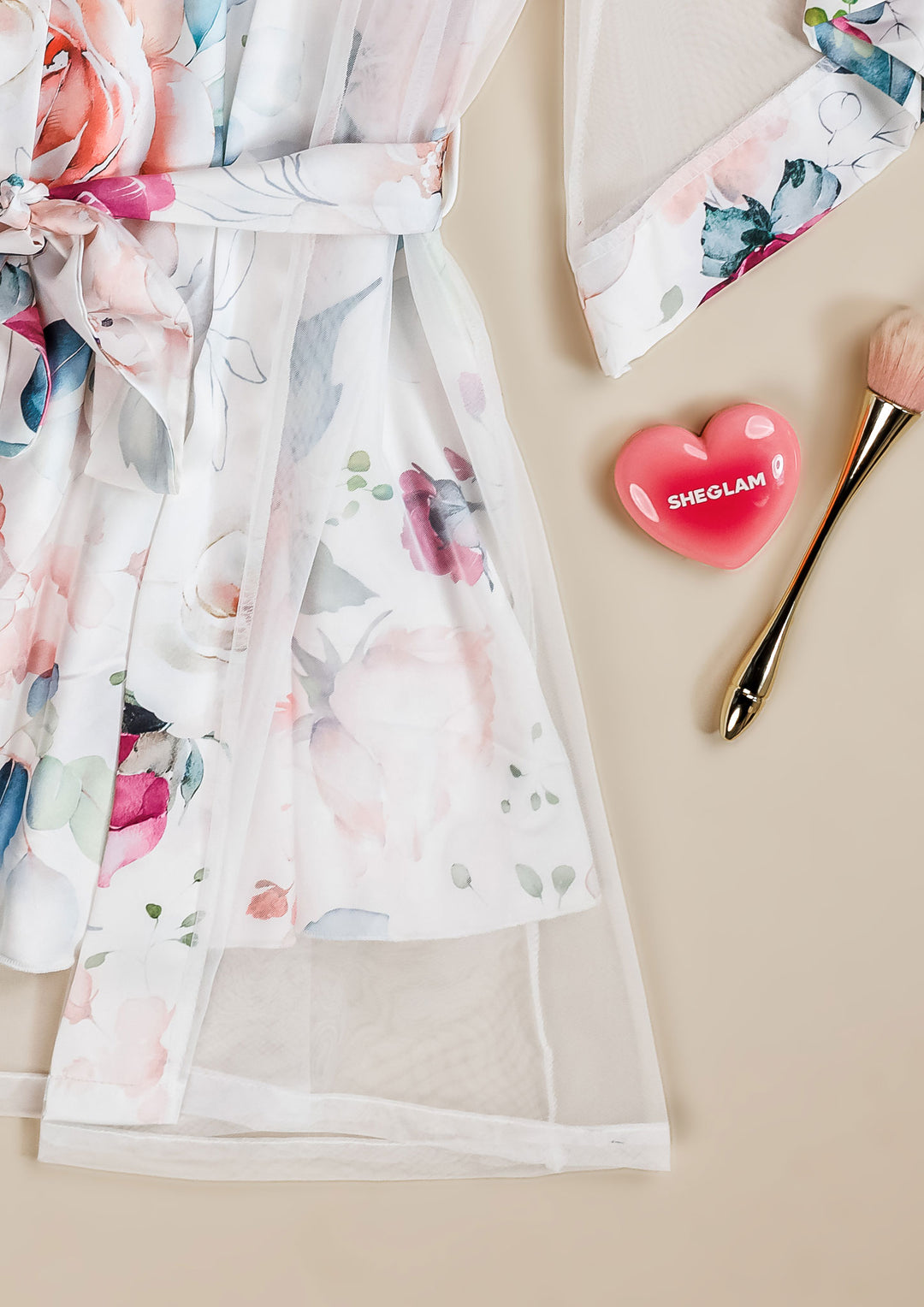 روب ساتان مزين بالورود