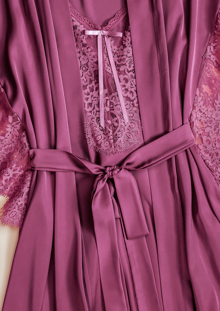 روب ساتان بحواف دانتيل