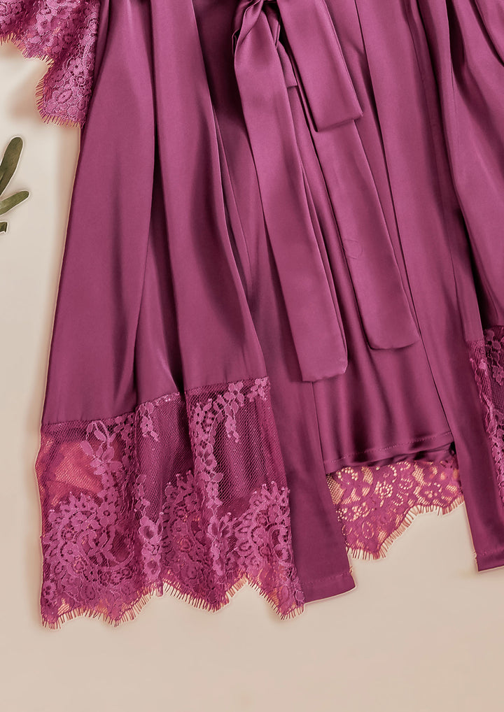 روب ساتان بحواف دانتيل