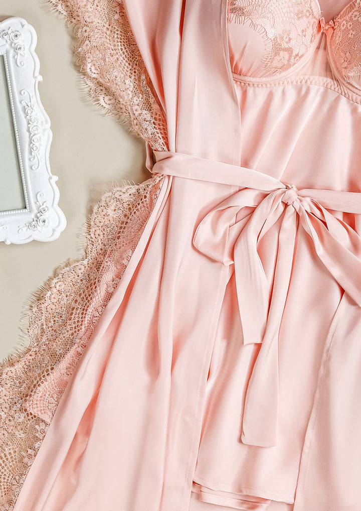 روب ساتان بحواف دانتيل