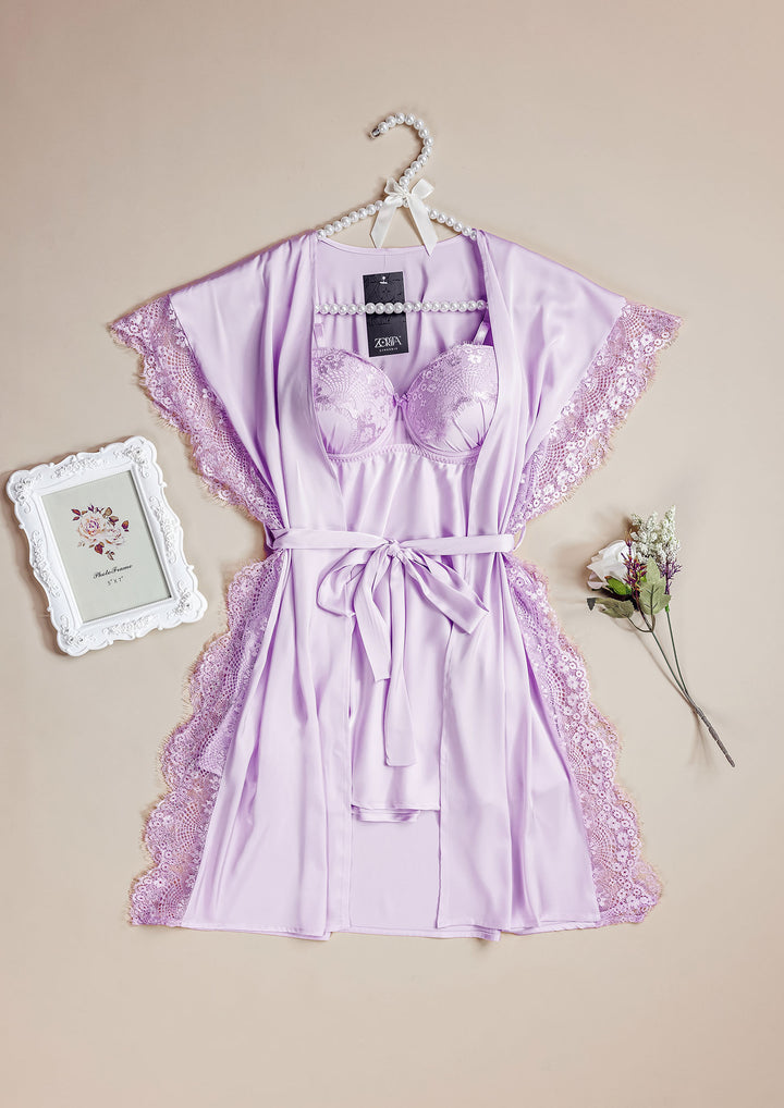 روب ساتان بحواف دانتيل