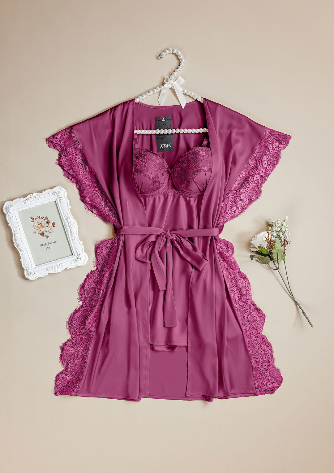 روب ساتان بحواف دانتيل